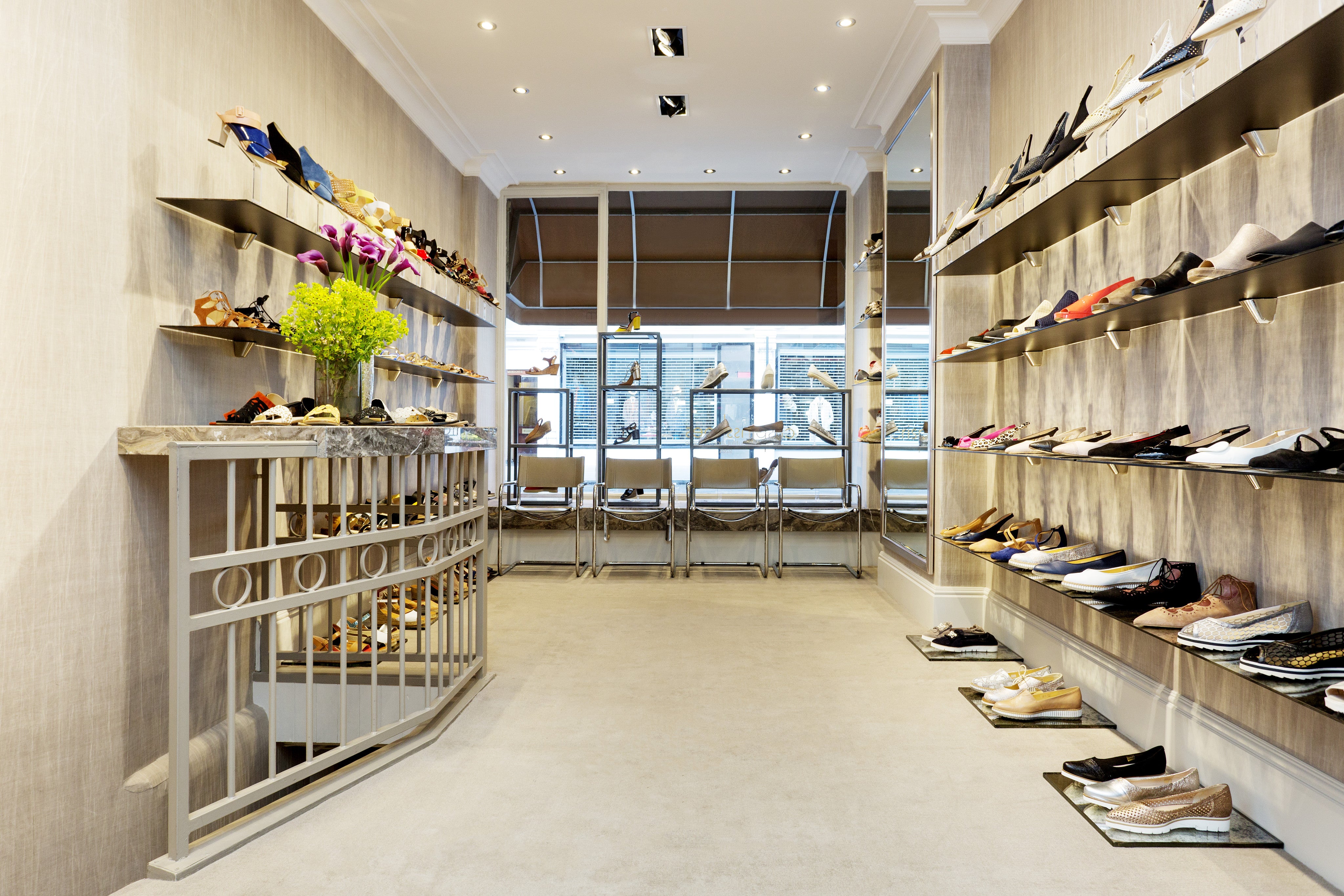 Size store shoe shop